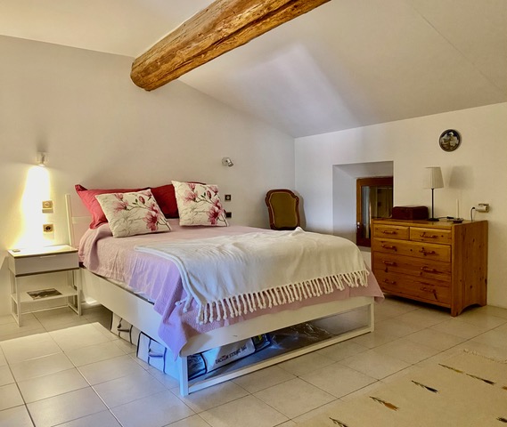 Image No.10-3 Bed House for sale