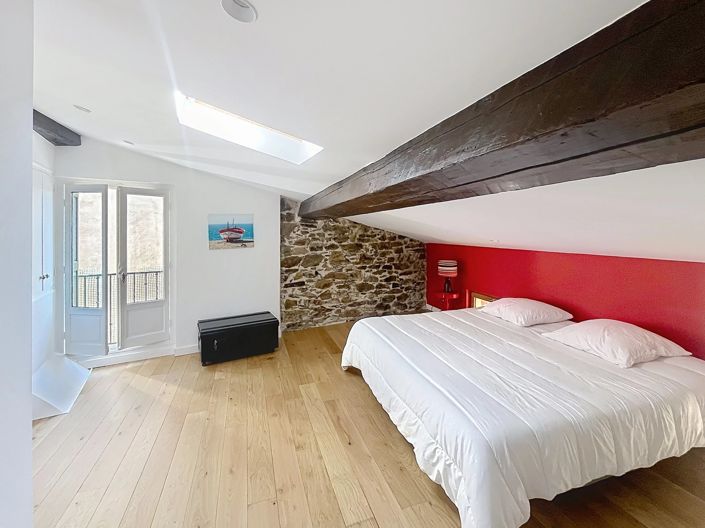 Image No.9-2 Bed Property for sale