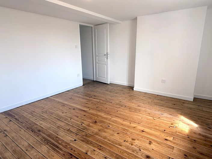 Image No.10-3 Bed House for sale