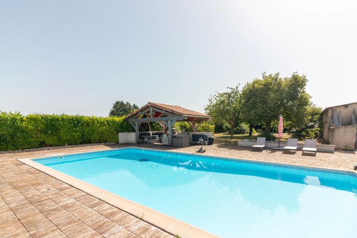 Image No.2-4 Bed House for sale