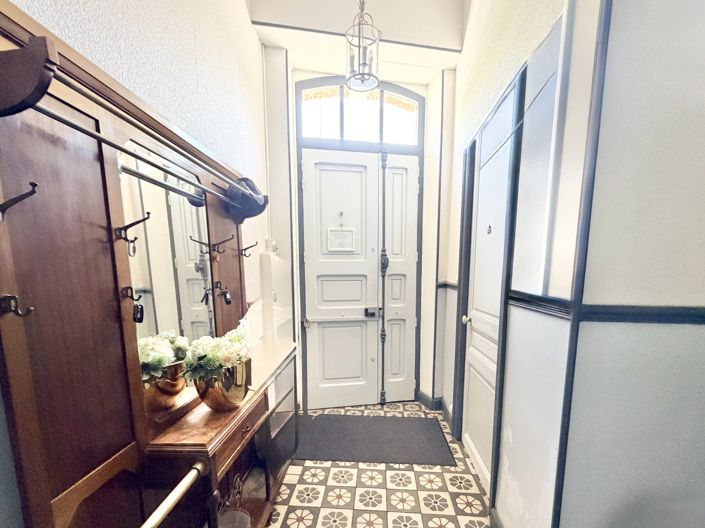 Image No.6-6 Bed House for sale