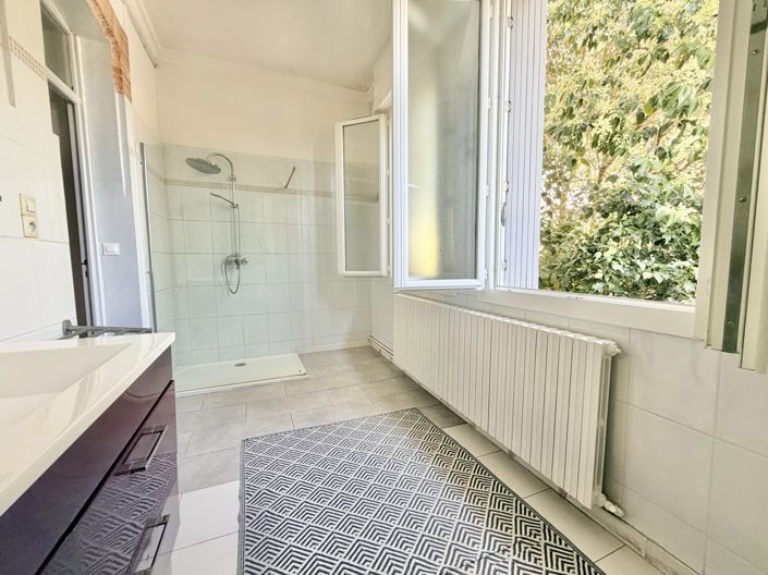 Image No.9-6 Bed House for sale