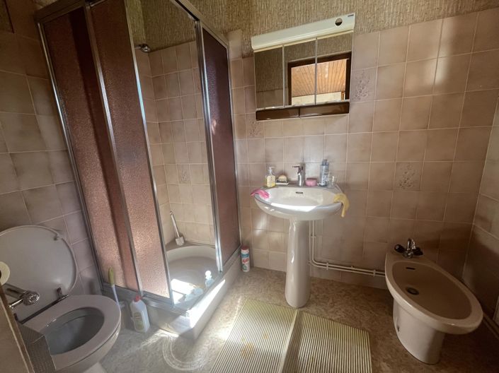 Image No.11-3 Bed House for sale