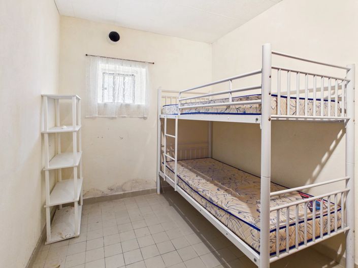 Image No.8-2 Bed House for sale