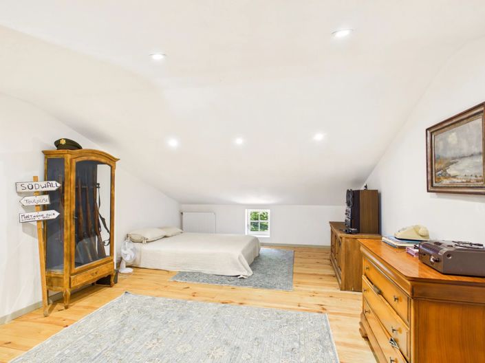Image No.11-5 Bed House for sale