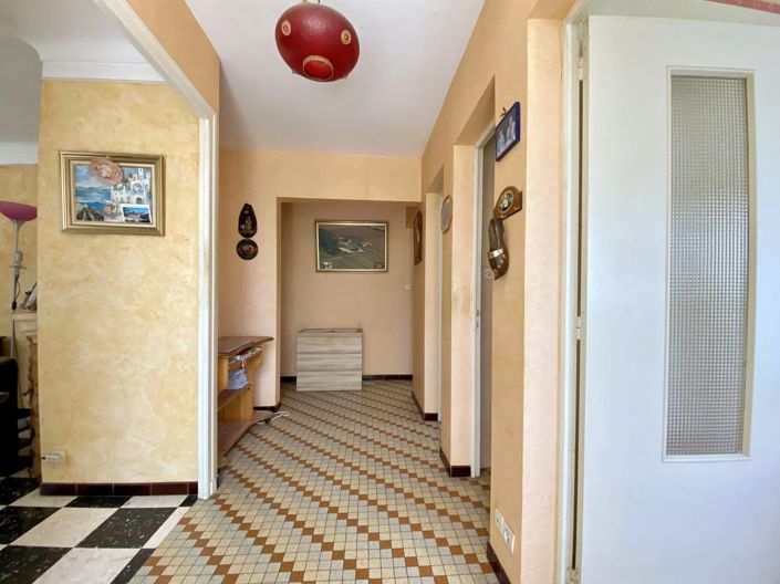 Image No.8-4 Bed House for sale