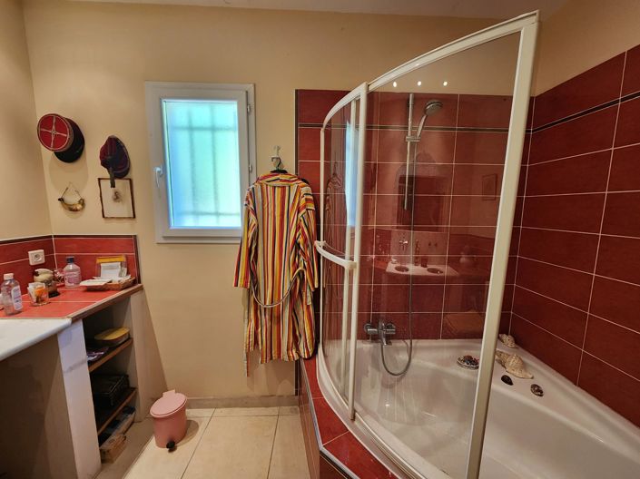 Image No.10-3 Bed House for sale