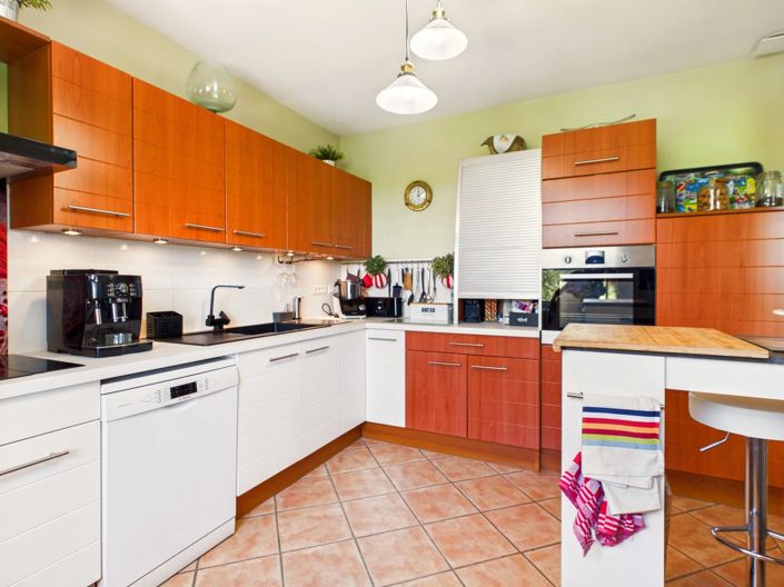 Image No.6-6 Bed House for sale