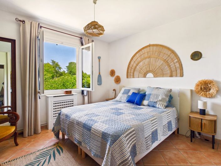 Image No.7-6 Bed House for sale
