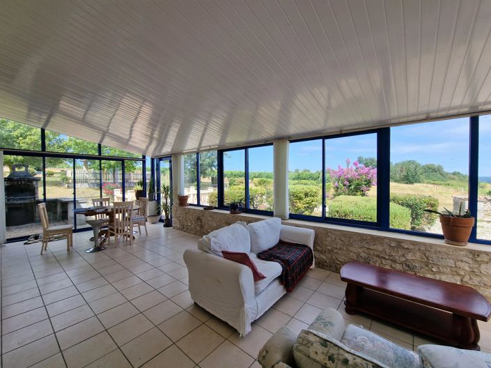 Image No.2-8 Bed House for sale
