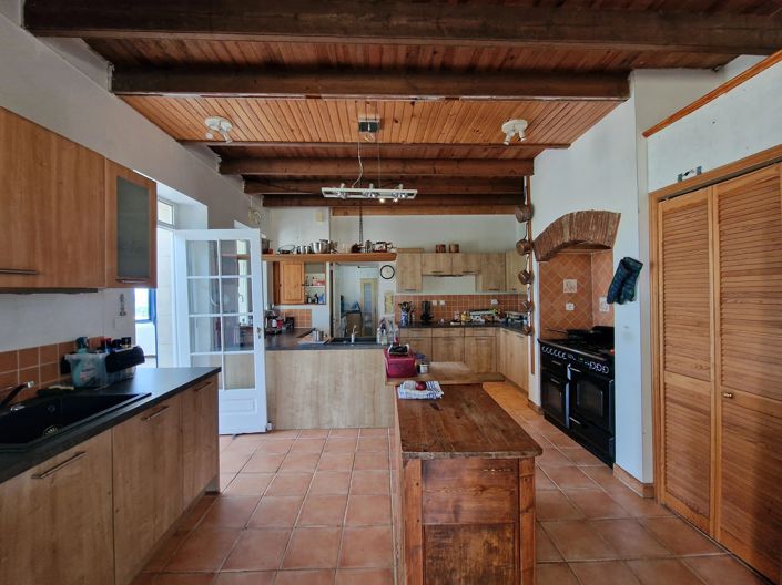 Image No.4-8 Bed House for sale