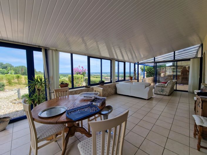 Image No.8-8 Bed House for sale