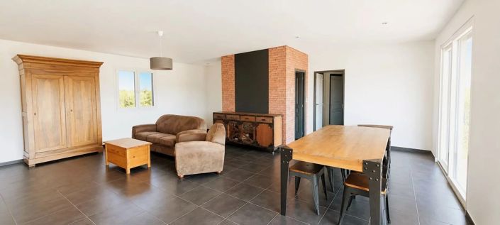Image No.3-3 Bed House for sale