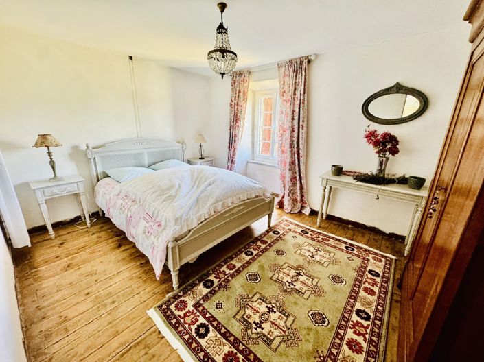 Image No.10-5 Bed Farmhouse for sale