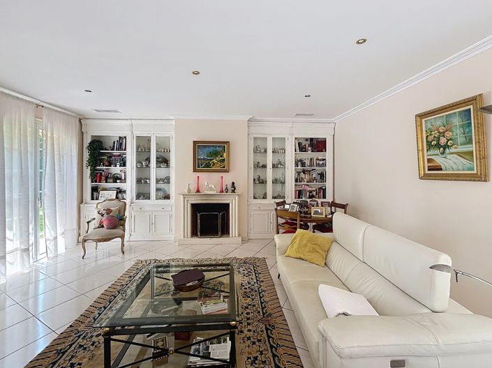 Image No.5-5 Bed House for sale