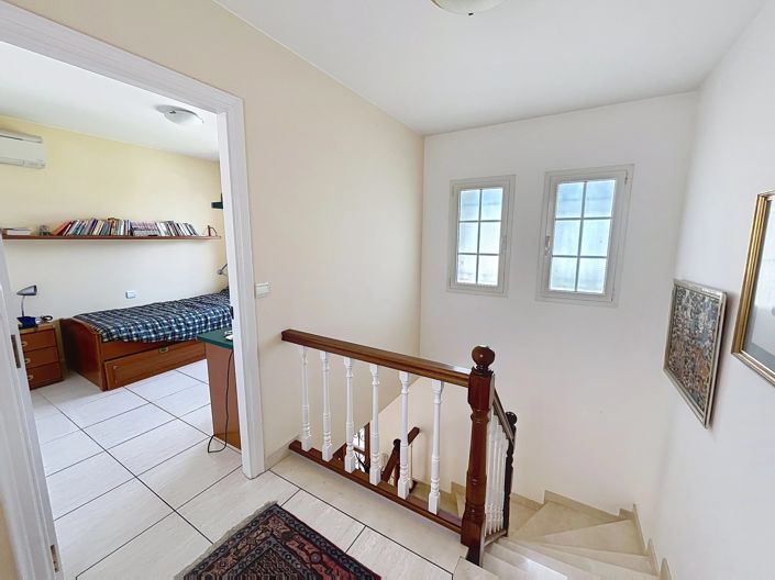 Image No.8-5 Bed House for sale