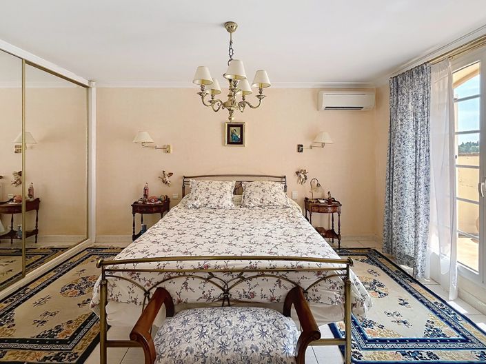 Image No.9-5 Bed House for sale