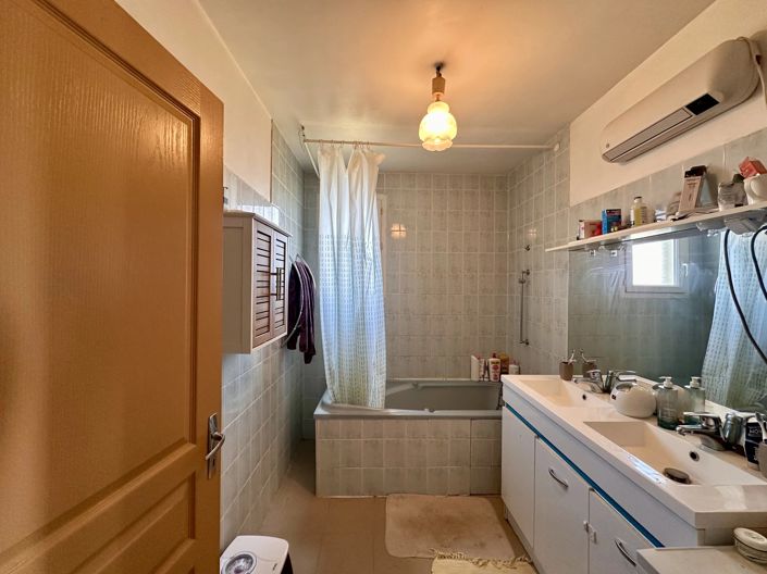 Image No.6-4 Bed House for sale