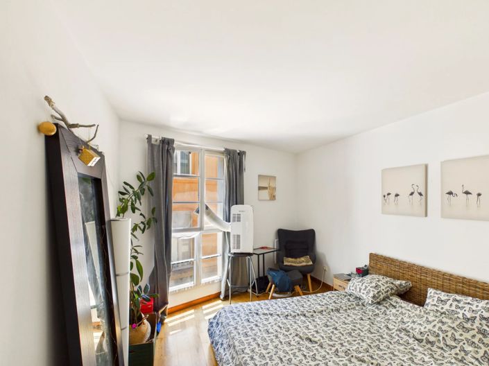 Image No.10-2 Bed Property for sale