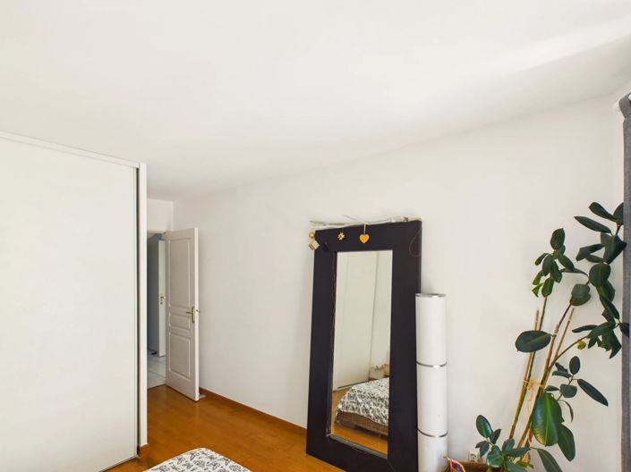 Image No.11-2 Bed Property for sale