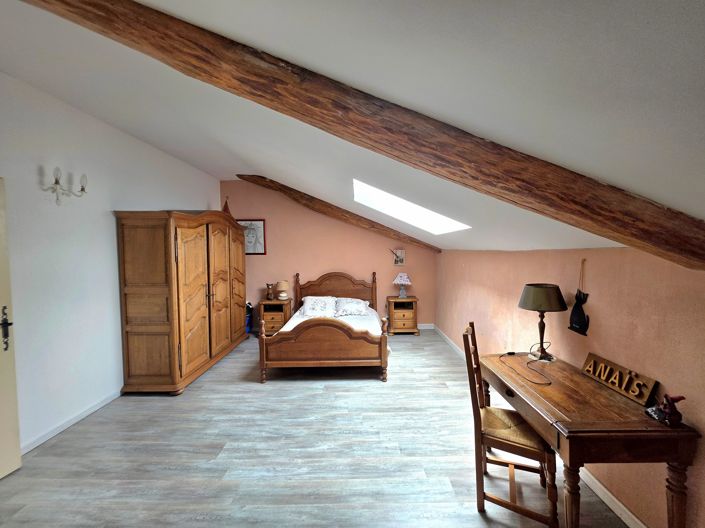 Image No.12-5 Bed House for sale