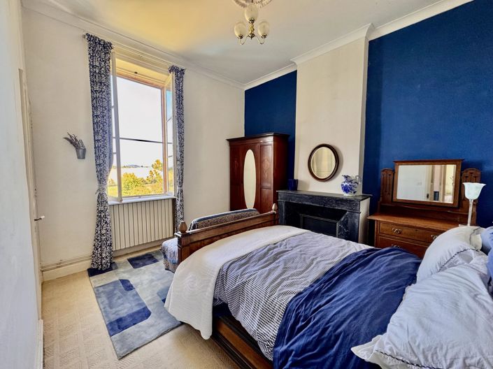 Image No.11-6 Bed House for sale