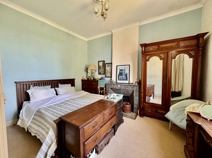 Image No.12-6 Bed House for sale