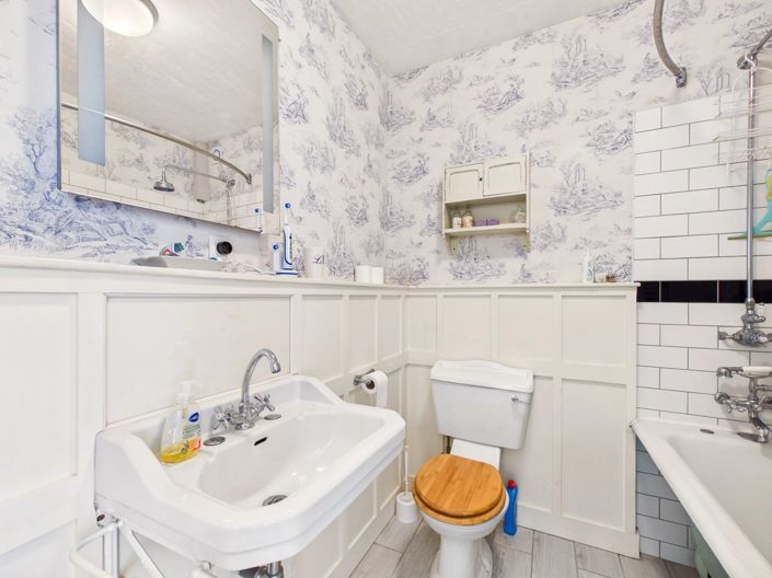 Image No.9-3 Bed Village House for sale