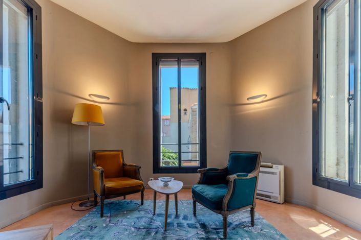 Image No.5-6 Bed House for sale