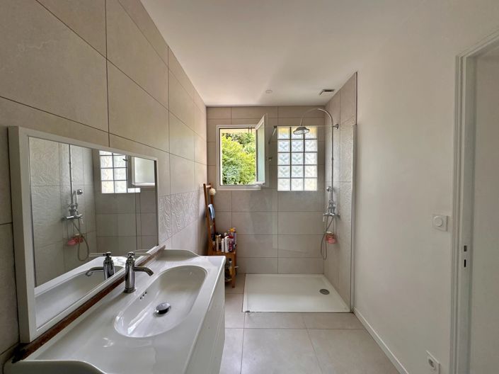 Image No.8-2 Bed House for sale