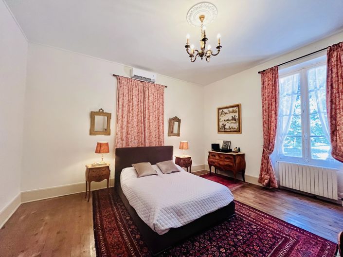 Image No.8-10 Bed House for sale
