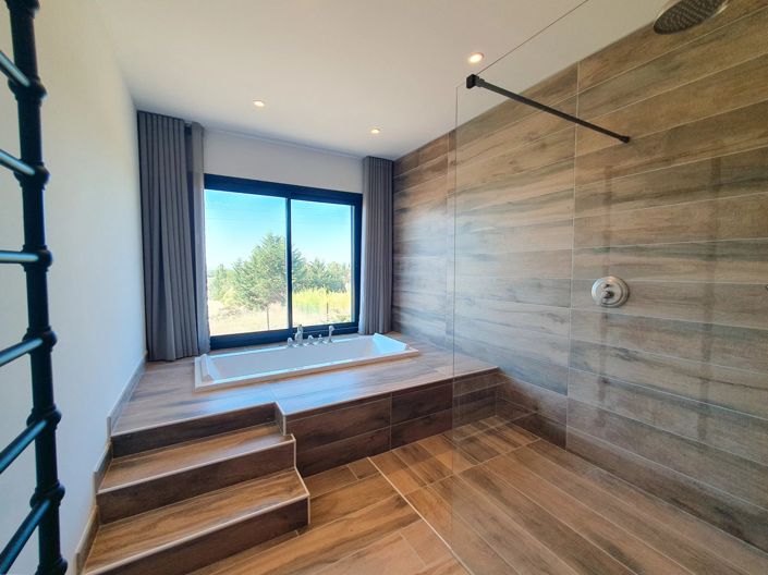 Image No.12-5 Bed House for sale