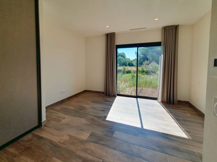 Image No.15-5 Bed House for sale