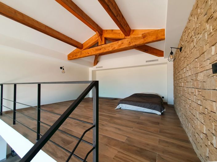 Image No.8-5 Bed House for sale