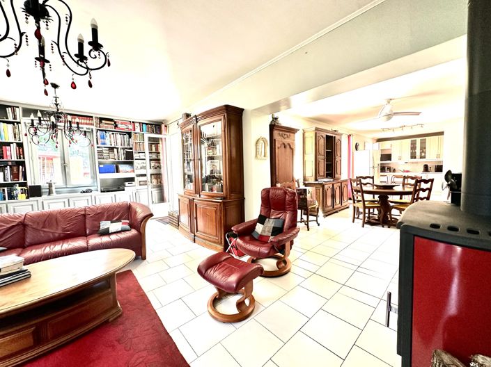Image No.3-3 Bed House for sale