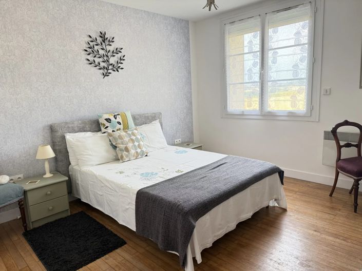 Image No.7-7 Bed House for sale