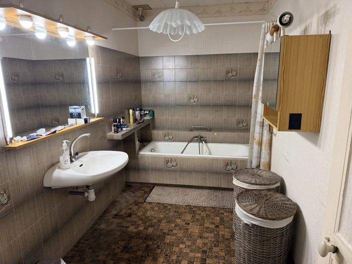 Image No.10-3 Bed House for sale