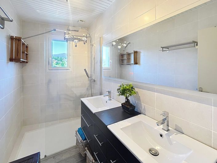 Image No.8-4 Bed House for sale