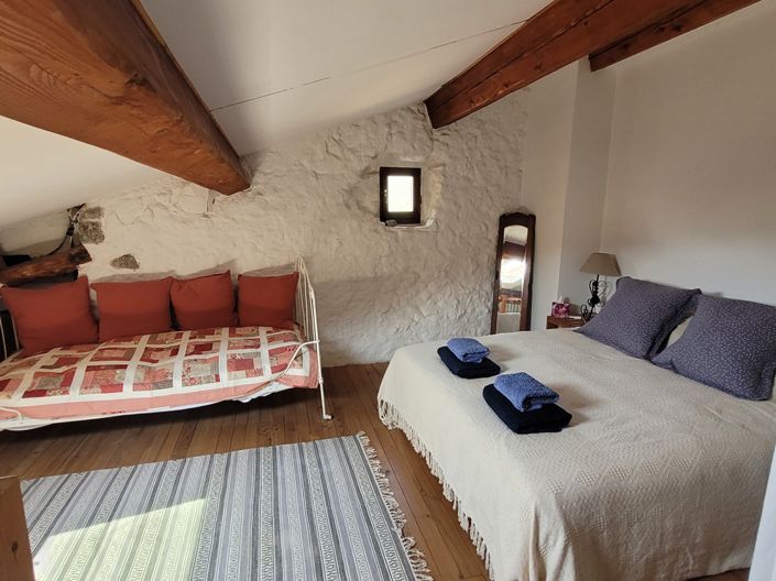 Image No.12-2 Bed House for sale