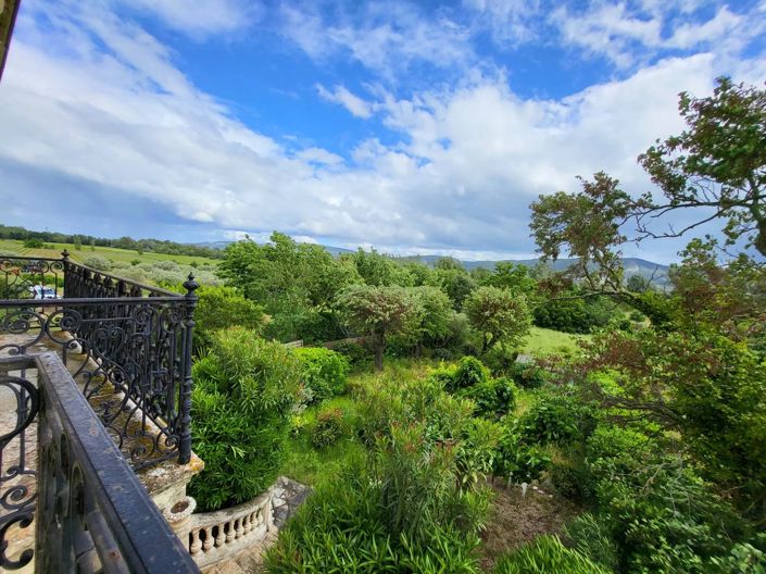 Image No.2-8 Bed House for sale