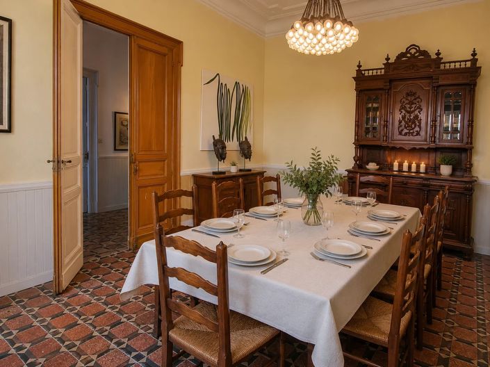 Image No.4-8 Bed House for sale
