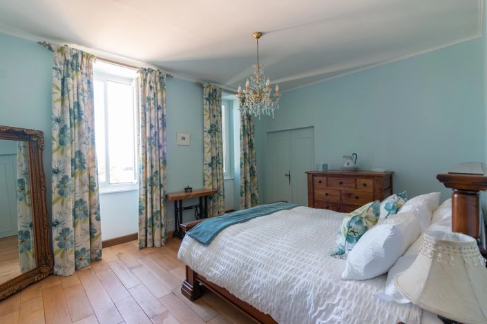 Image No.7-9 Bed House for sale