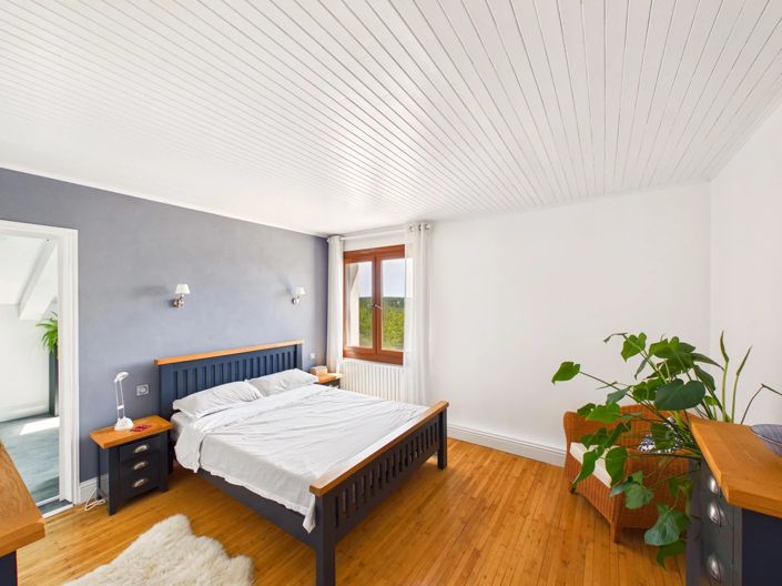 Image No.8-6 Bed House for sale
