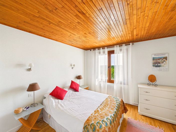 Image No.10-6 Bed House for sale