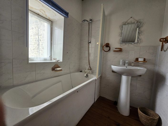 Image No.11-3 Bed House for sale