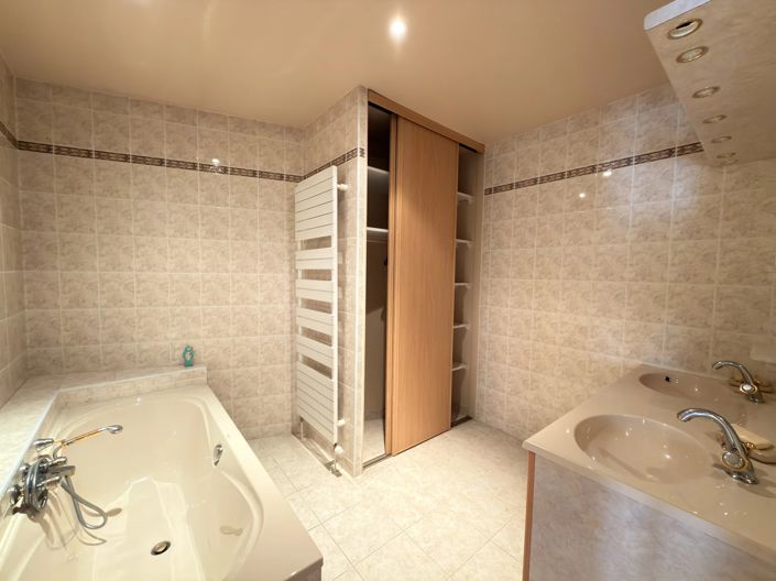 Image No.11-4 Bed House for sale