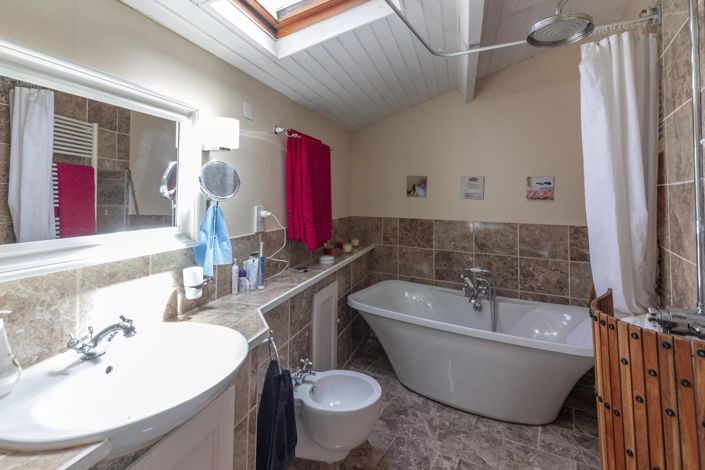Image No.8-3 Bed House for sale