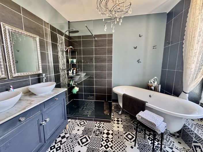 Image No.9-4 Bed House for sale