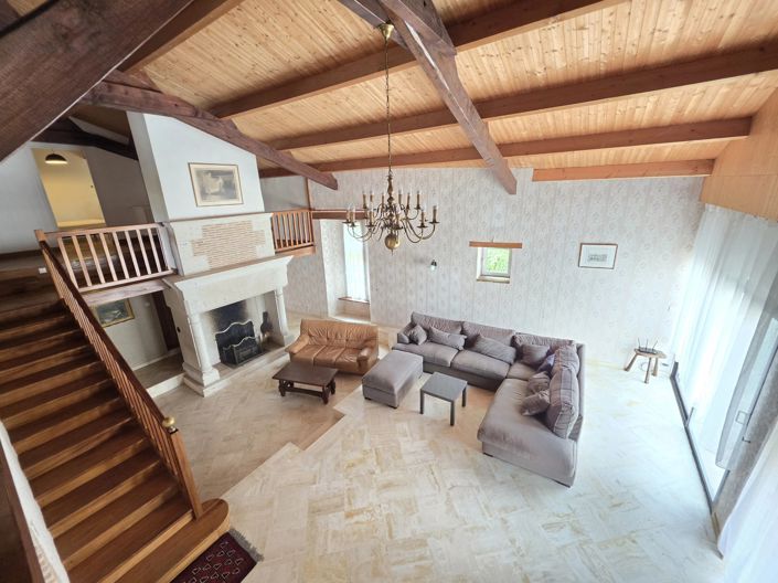 Image No.10-12 Bed House for sale