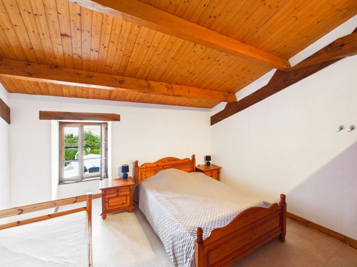 Image No.14-12 Bed House for sale